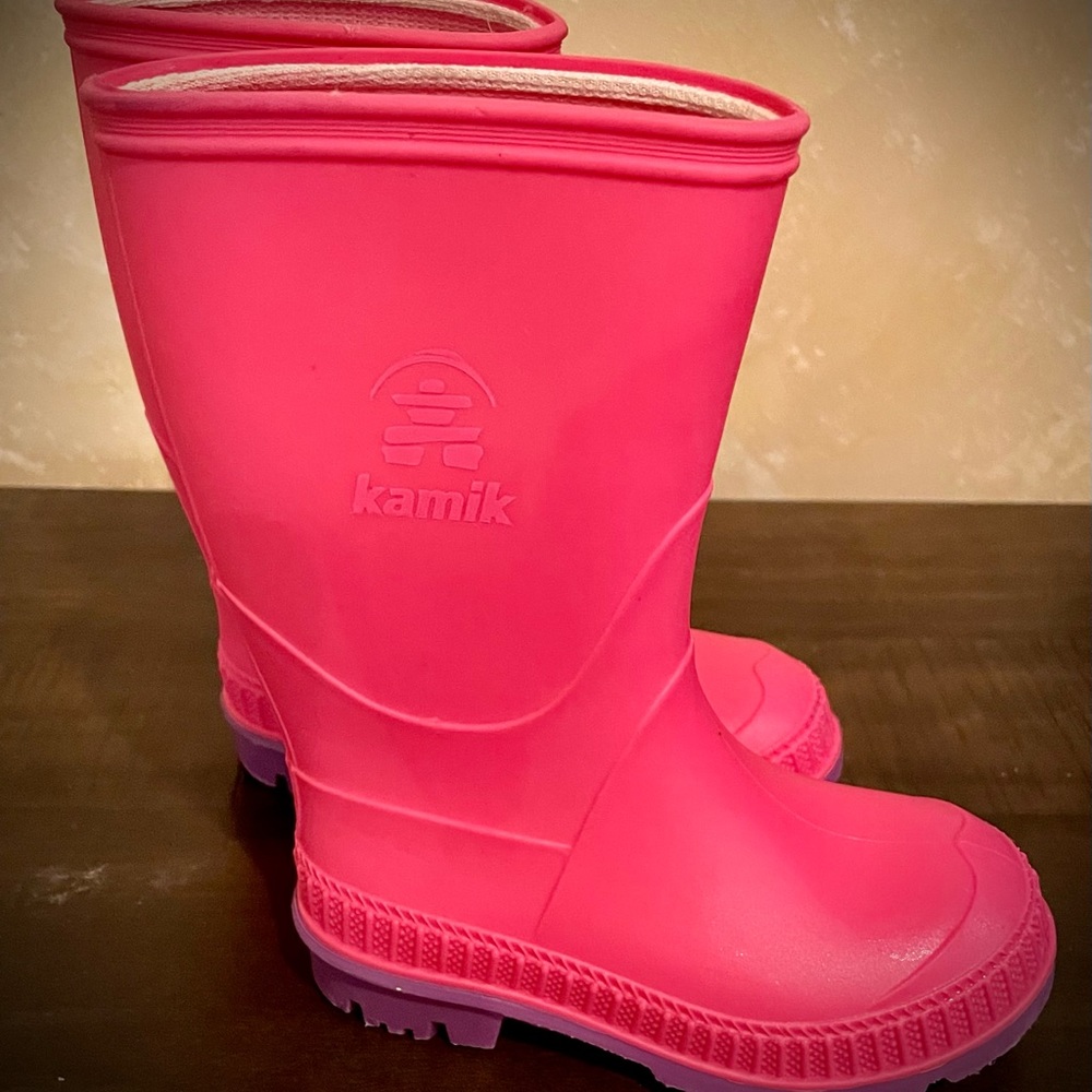 Little girls size 7 Kamik rain boots
